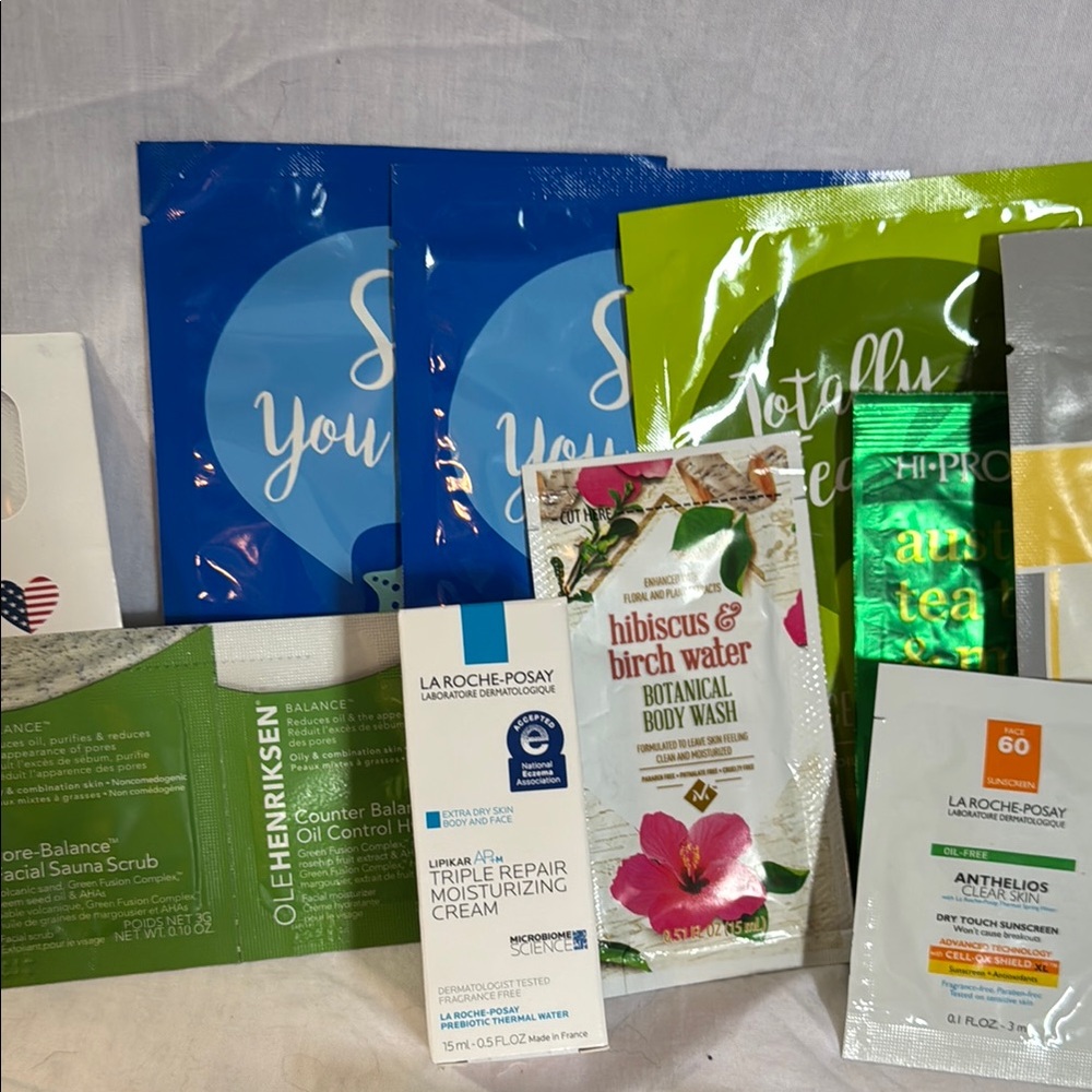 26p Assorted Skincare and Beauty Set - Picture 6 of 10